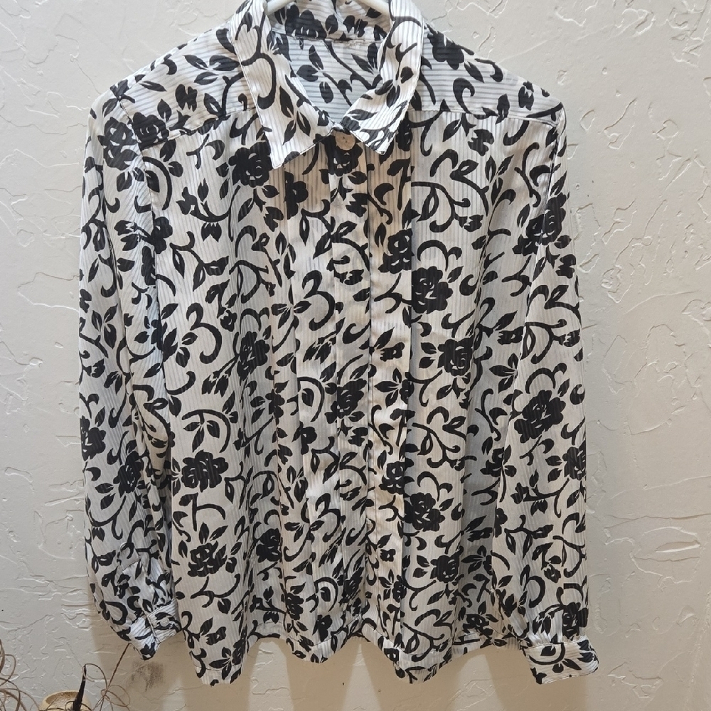 3/$10 Black and White Floral Blouse